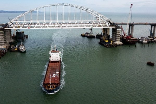 Obras-centrales-del-puente-de-Kerch-600x400 El puente de Kerch, la obra que une Crimea con Rusia, a punto de su apertura