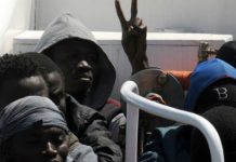 Migrantes africanos recogidos en el Mediterráneo