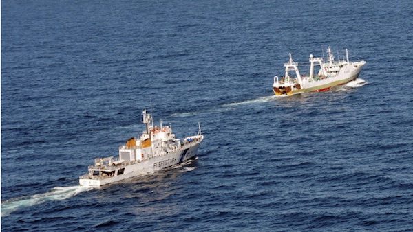 Playa-Pesmar-Uno-perseguido-patrullera-argentina-600x338 Armadores españoles pagan multas millonarias por pesca ilegal en el mar Argentino