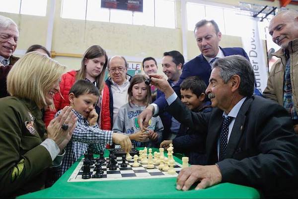 Revilla-ajedrez-en-Vioño-de-Piélagos Política y Ajedrez (III)