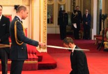 Ringo Starr en la ceremonia de nombramiento como Sir del Reino Unido