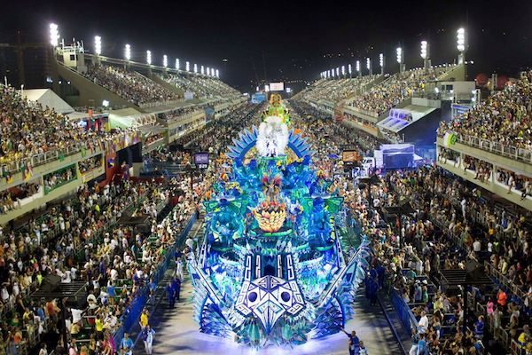 Sambodromo-noche-600x400 Río de Janeiro: carnaval, sol y locura