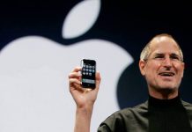 2007. Steve Jobs presenta el primer iPhone.