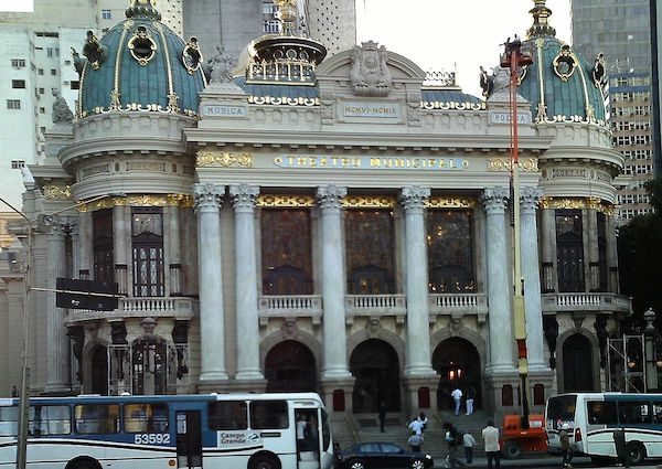 Teatro-Municipal-Rio-janeiro-600x425 Río de Janeiro: carnaval, sol y locura