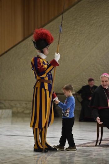 Vencel-Francisco Francisco aplaude niño autista que subió al estrado: “Es indisciplinadamente libre”