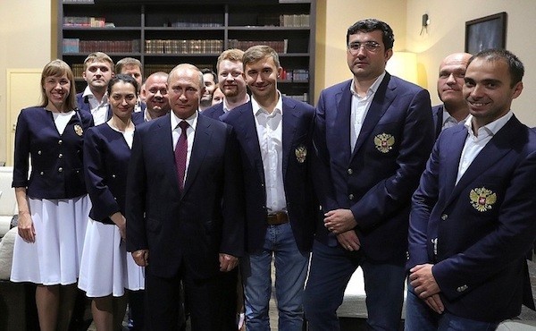 Vladimir-Putin-equipo-olimpico-ajedrez-2018 Ajedrez: Rusia al asalto de la Olimpiada y de la FIDE