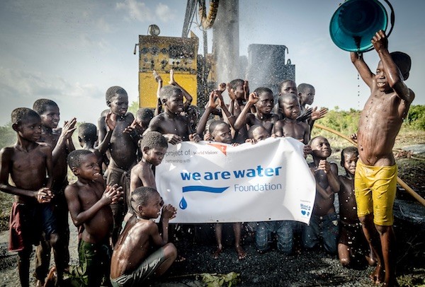 We-are-water-2018-retrete Cuando sientes la llamada de la naturaleza, necesitas un retrete