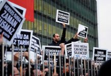 Manifestación por la intervención del diario Zaman. (Foto: @olijfoliekreta)