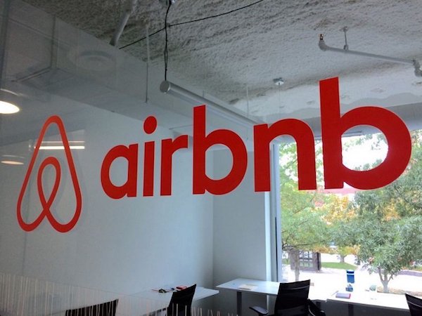 airbnb La plataforma Airbnb estudia retirarse del Sahara como ha hecho en Israel