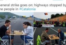 Twitter ha reproducido a los huelguistas que cortaron carreteras jugando al ajedrez.