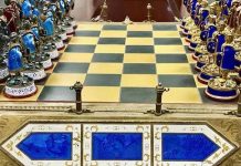 Juego de ajedrez entregado al Gobierno de Irak