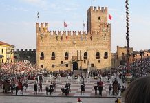 Desde lo alto del castillo, vista del ajedrez viviente de Marostica.