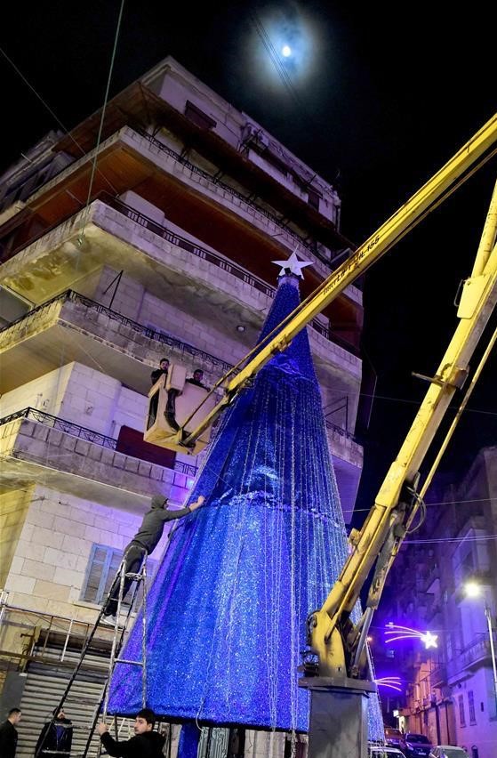 alepo-arbol-navidad Alepo, otra Navidad en la destruida ciudad siria