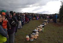 Miembros del pueblo mapuche durante una de sus movilizaciones a favor de sus derechos, en especial el de sus tierras ancestrales, en la región de La Araucanía, en Chile. Crédito: Fernando Fiedler/IPS