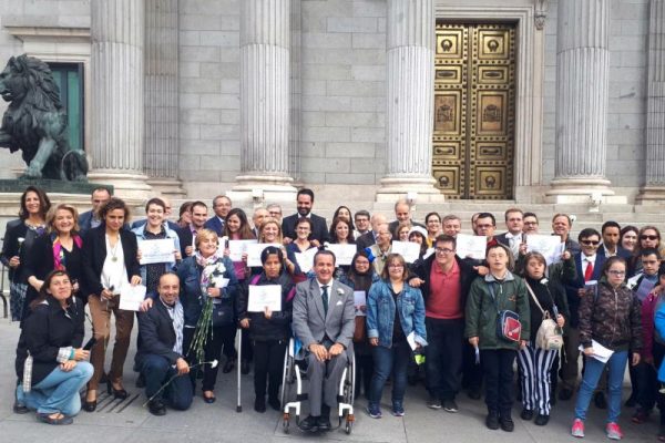 asociaciones-discapacidad-y-diputados-600x400 España: 100 000 personas con discapacidad intelectual y mental podrán votar