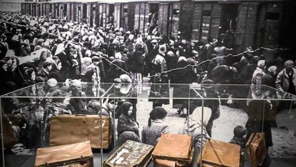 auschwitz-expo-canal-madrid-foto-600x338 Auschwitz en Madrid: las huellas del holocausto