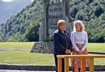 Michellle Bachelet y Kristine McDavitt en la firma de la donación de tierras para parques nacionales.