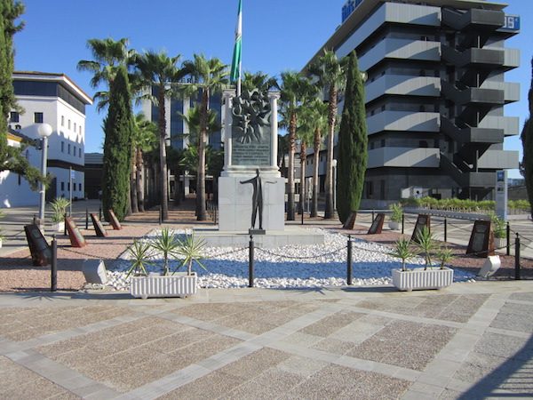 blas-infante-sevilla-estatua-600x450 Ayuntamiento de Sevilla reconoce la honorabilidad de la Masonería