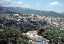 Caracas desde la escalera. Foto: Omar Ruiz