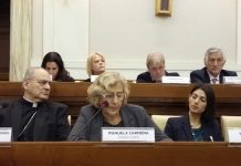 Manuela Carmena en la cumbre de alcaldes convocada por el papa Francisco para debatir sobre el problema de los refugiados