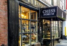 Fachada de Chess Forum en Nueva York