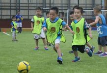 El objetivo es enseñar a los pequeños las técnicas del fútbol latinoamericano