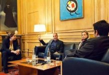 Ada Colau y Yanis Varoufakis en el Ayuntamiento de Barcelona. 20171108