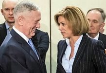 La ministra María Dolores de Cospedal con James Mattis, secretario de Defensa de EEUU.