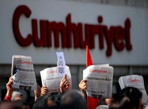 cumhuriyet Periodismo en Turquía: liberados Ahmet Sik y Murat Sabuncu