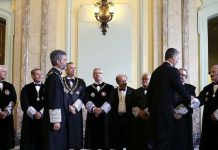 El rey Felipe VI saluda a la cúpula judicial de España