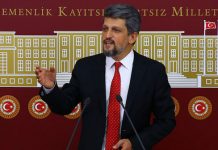 El diputado armenio Garo Paylan en el Parlamento turco