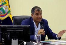 El presidente Rafael Correa durante su informe semanal el sábado 23 de abril de 2016. Foto: Presidencia