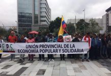 Ecuador: organizaciones de la sociedad civil de Guayas, Esmeraldas y Manabí en una acción de protesta contra los TBI. Foto: Andes