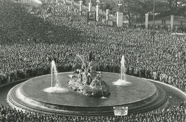 entierro-Tierno-Galvan-Cibeles El día que enterraron a don Enrique Tierno Galván