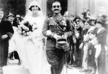 Franco, teniente coronel, sale de la iglesias tras su boda con Carmen Polo