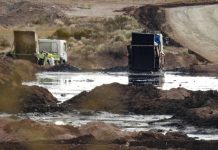 Greenpeace: balsas de residuos contaminados en Añelo, Patagonia Argentina