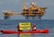 Acción de Greenpeace contra la Plataforma Castor