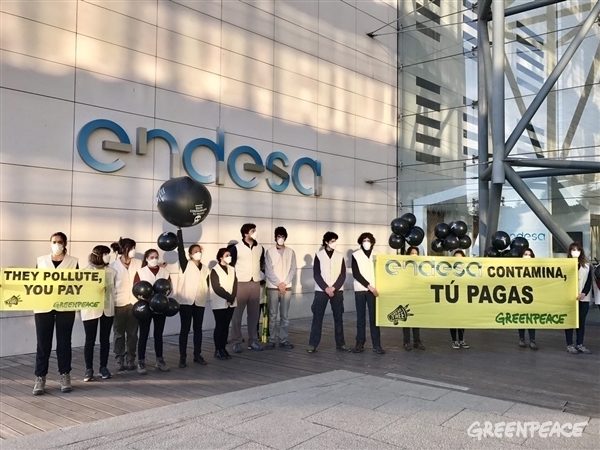 greenpeace-endesa-contamina-pagas-600x450 Consumidores españoles califican las subidas en telecos peor abuso del año