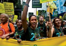 Protestas contra los acuerdos comerciales transnacionales que atentan contra el medio ambiente.