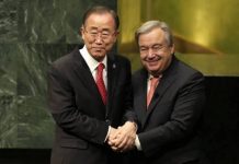 Antonio Guterres con su antecesor Ban Ki-moon, en la ceremonia de asunción de la Secretaría General de la ONU