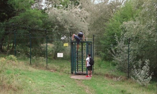 ile-au-tresor-escena-600x360 Estreno en Francia: “Cuentos de julio” y “La isla  del tesoro” de Guillaume Brac