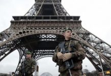 militares patrullan las calles de París