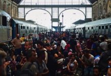 Migrantes y refugiados abarrotaron la estación de tren de Keleti en Budapest, la mayor de Hungría, en su intención de viajar hasta Alemania. Foto: ÁNDES/AFP