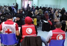 Personal de Cruz Roja y Media Luna Roja atienden a familias refugiadas en Jordania