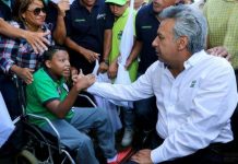 Lenin Moreno en un encuentro con discapacitados durante su campaña electoral