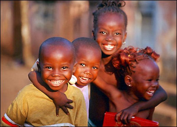 niños-africanos-600x433 Día de África: Huyendo del gran continente