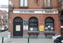 Bar que regentaban en Molenbeek (Bruselas) los hermanos Abdesalam, presuntos implicados en los atentados de París.
