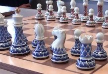 Piezas de cerámica del ajedrez fabricado por Arita