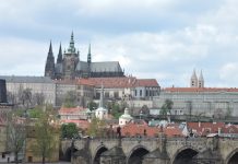 ABianco Praga-puente-iglesia-Tyn