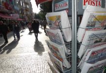 Quiosco de prensa en el barrio de Kadikoy, en Estambul. Crédito: Joris Leverink / IPS